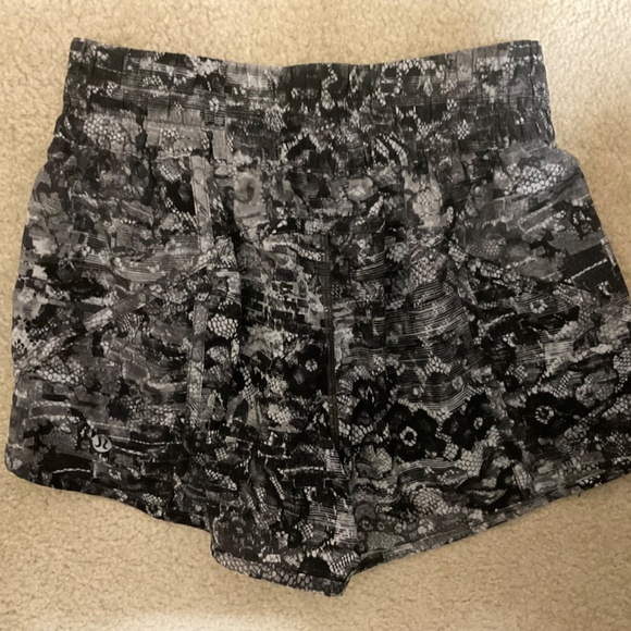 Lululemon Shorts 4 - Picture 2 of 4